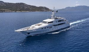 Invader Yacht. Yacht charter Greece with crew. Motor yacht charters in Greece. Luxury yacht charters in Greece, Mediterranean. Private yacht sailing Greece.